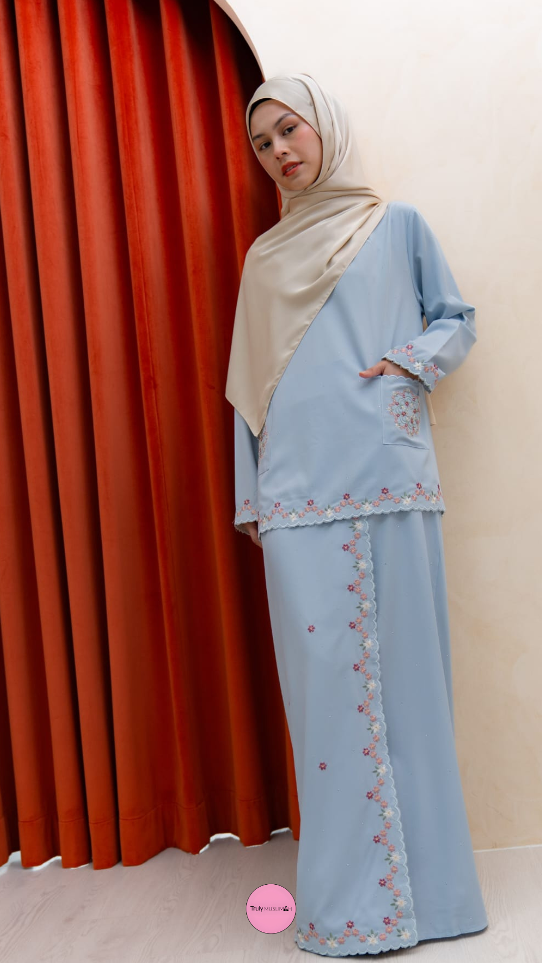 Kasih Sulam Kurung