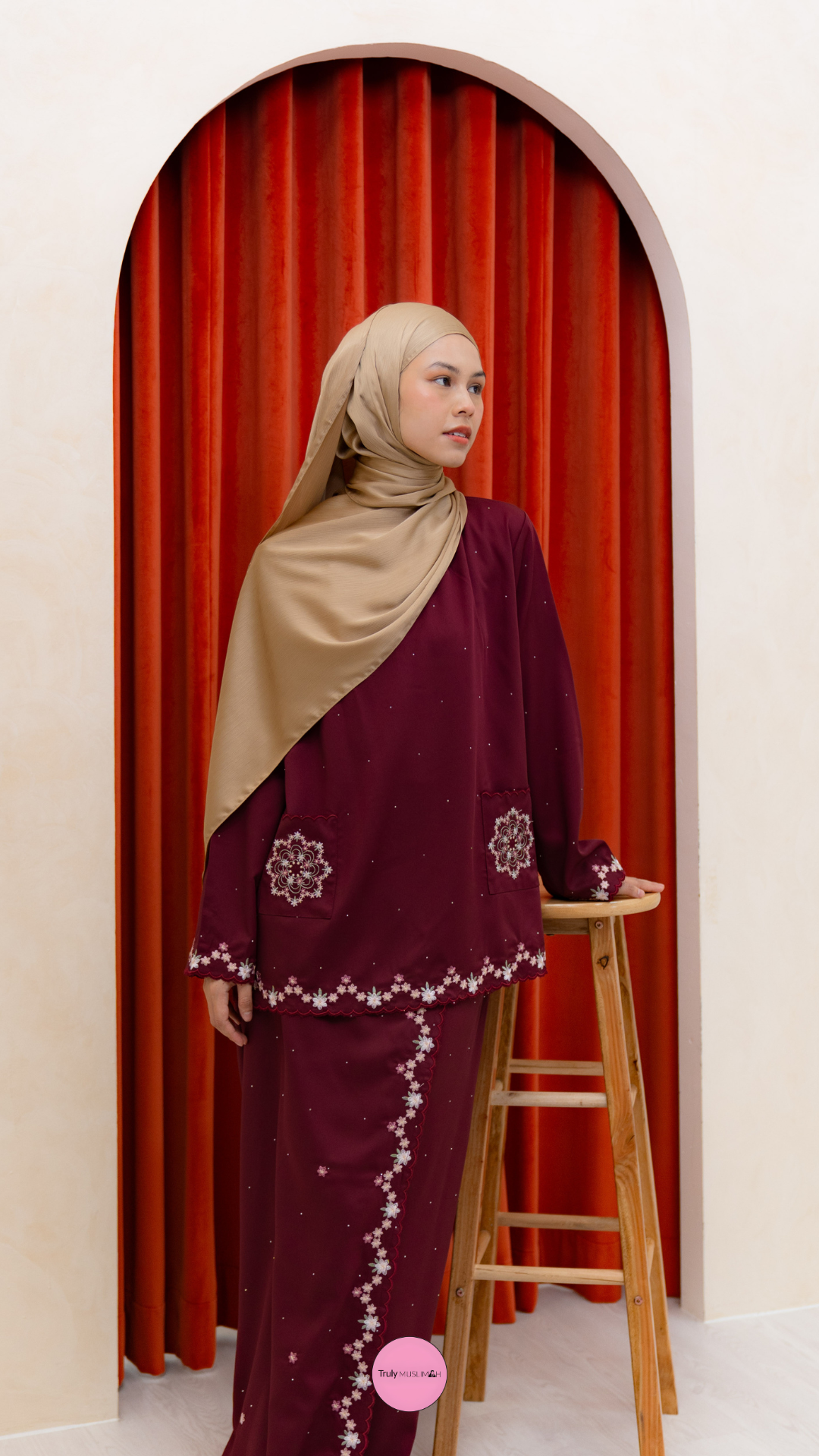Kasih Sulam Kurung